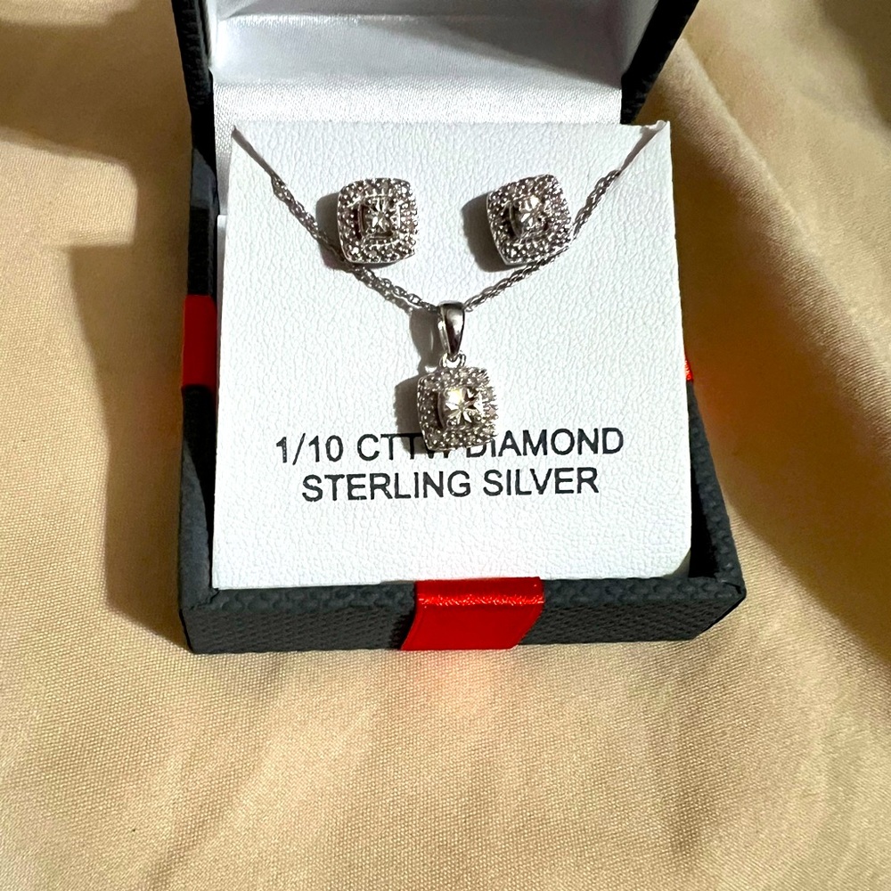 Necklace and earrings set